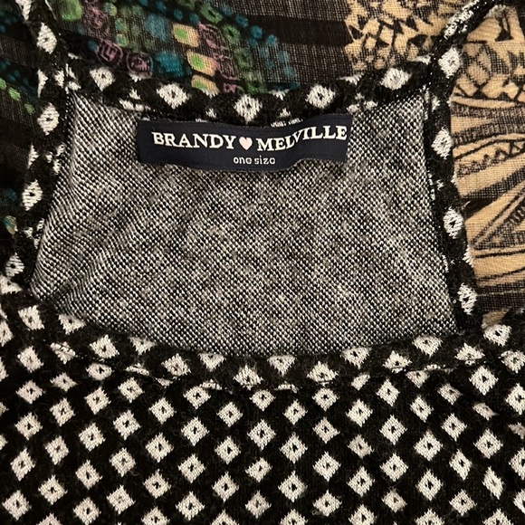 Brandy Melville Cute Crop Top - Picture 2 of 2